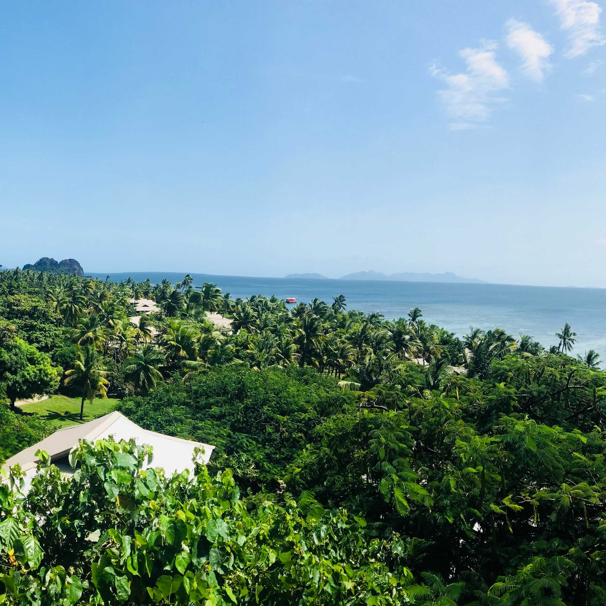 VomoFiji's tweet photo. Hillside heaven highs. 

Our Hillside Villas provide a spactacular outlook over our island home. Perfect for those craving tropical ocean breezes and sweeping island views.

#FijiHappy #HappinessNaturally #LuxuryTravel #VirtuosoTravelAdvisor #LuxuryViews #VomoLife https://t.co/Tp2DEusGiv