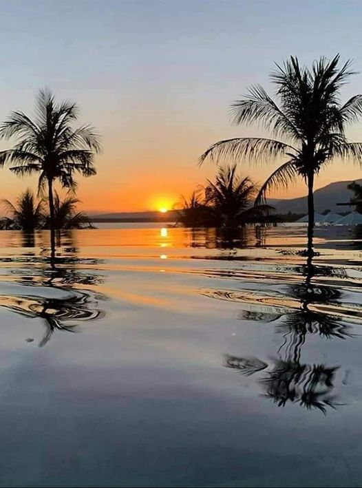 Pleasant evening🌅🌤️🌴🌊💦