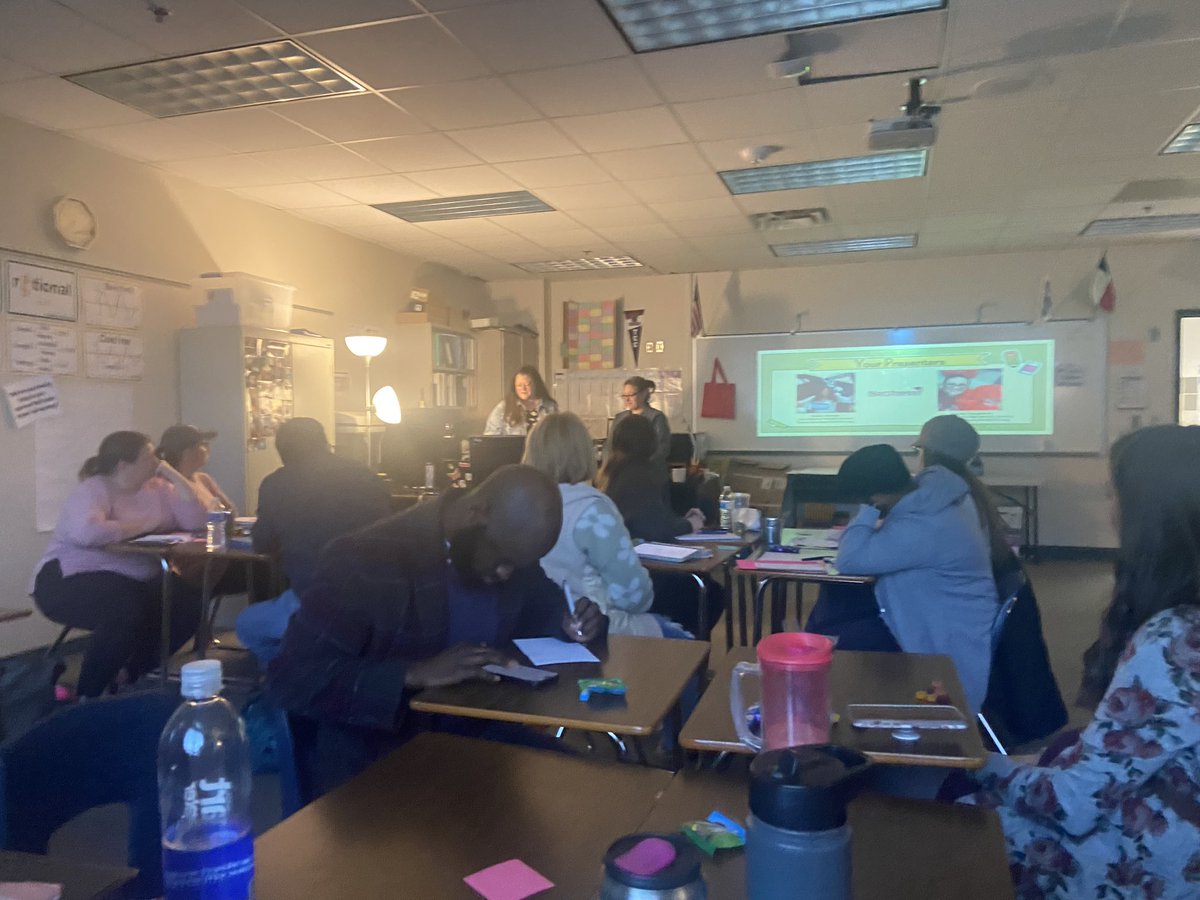 ksuarez28's tweet photo. Packed house to learn from @NISDandMe and @MrsGrovesSci! Thank you ladies for sharing how to have a Student Led Classroom to other teachers in DFW! @NISDScience @CourtneyToht @SenderaRanchEle @Tidwell_MS https://t.co/tqye5xffXe