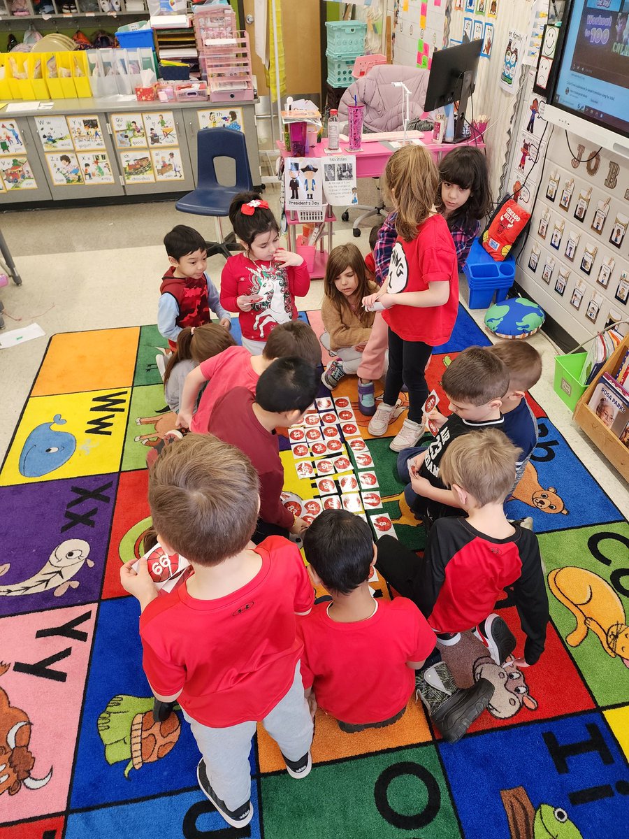 NelsonKindRCrew's tweet photo. 1. Give the kiddos cards 1 to 100.
2. Tell them the group plan if for them to work as a group to put the cards in order.
3. Watch the magic happen!
#teamwork #ProudToBeD12 https://t.co/jpgfWTjiaE