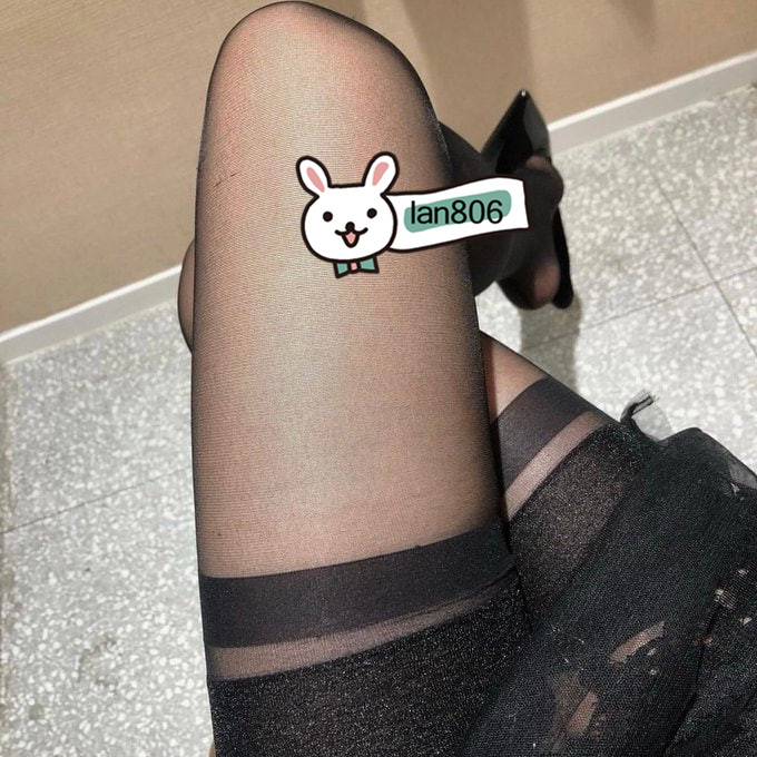 嘿嘿~ 今天的內褲絲襪顏色喜歡嗎😋