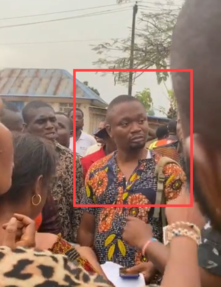 alvanchinaka's tweet photo. Dear INEC Nigeria this is one of your staff at Aladinma Ward 1 in Owerri.
 
He has refused to upload the results.
 
He claims he doesn't know how to operate the machine.
#NigeriaDecides2023 #NigeriaElections2023 https://t.co/Fjqd2mG6wA