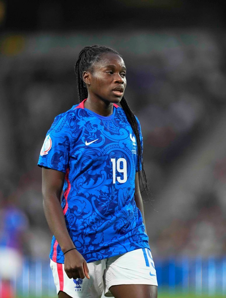 femmesfootnews's tweet photo. Griedge Mbock réagit à son tour 💪🇫🇷

"Je tiens à apporter tout mion soutien à ma Capitaine Wendie, exemplaire sur bien des plans et à mes coéquipières qui ont pris la parole ces derniers jours.
SOLIDAIRE" https://t.co/uxIOlUEClr