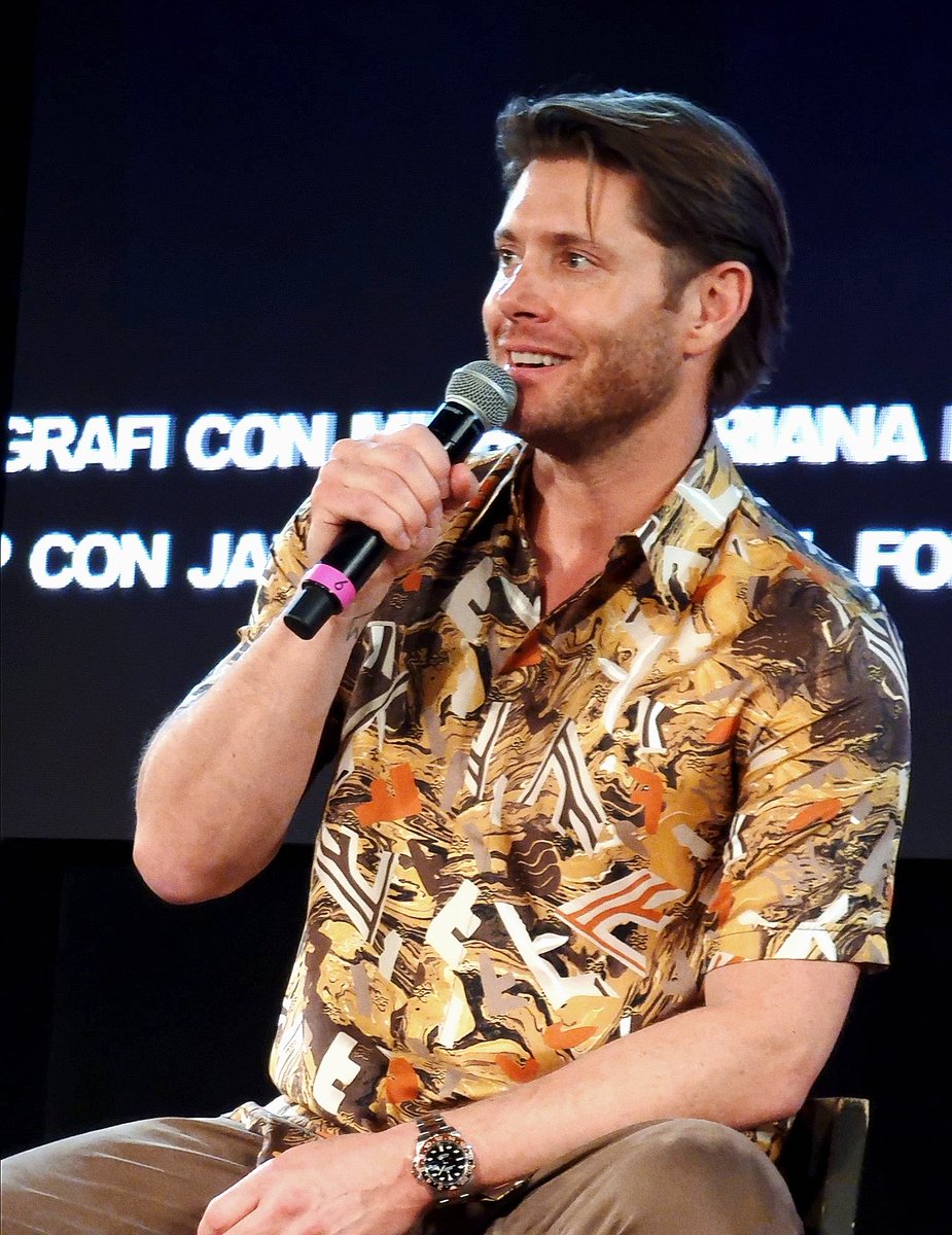 acklesism's tweet photo. i love how relaxed, chatty and thoughtful jensen is today. you can feel all the love and passion he has for his family, friends, fans and his work. so informative, always appreciative and engaging with the fans and always trying to find ways to have fun telling stories 💛✨️ https://t.co/cDK1g78hB8