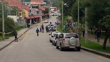 #URGENTE | Familiares de Maribel Castillo Quispe hacen público esta imagen del sospechoso. Piden a la ciudadanía MÁXIMA DIFUSIÓN para localizarlo. Unidades policiales cumplen con el levantamiento del cadáver. Noticia en desarrollo.