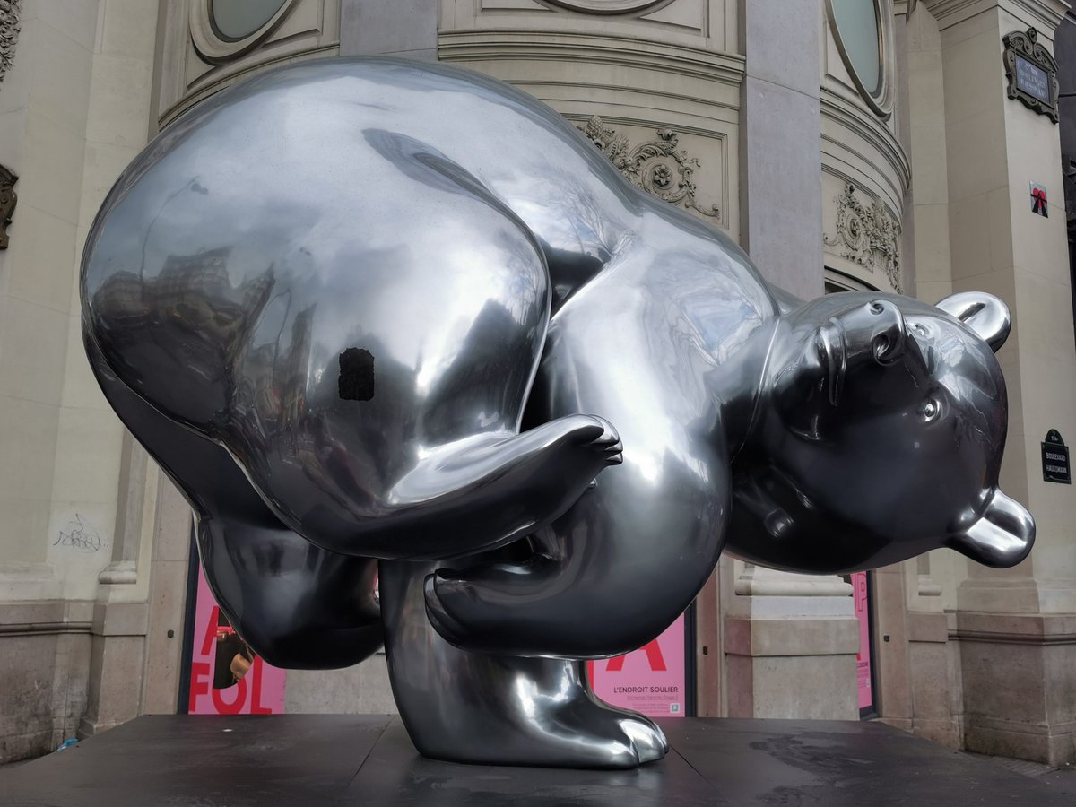 Little_Daf's tweet photo. Exposition #FragilesColosses par @BassompierreArt, #Haussman, #Ours, #Bear, #ArtUrbain https://t.co/Yrm4Ktb4lL