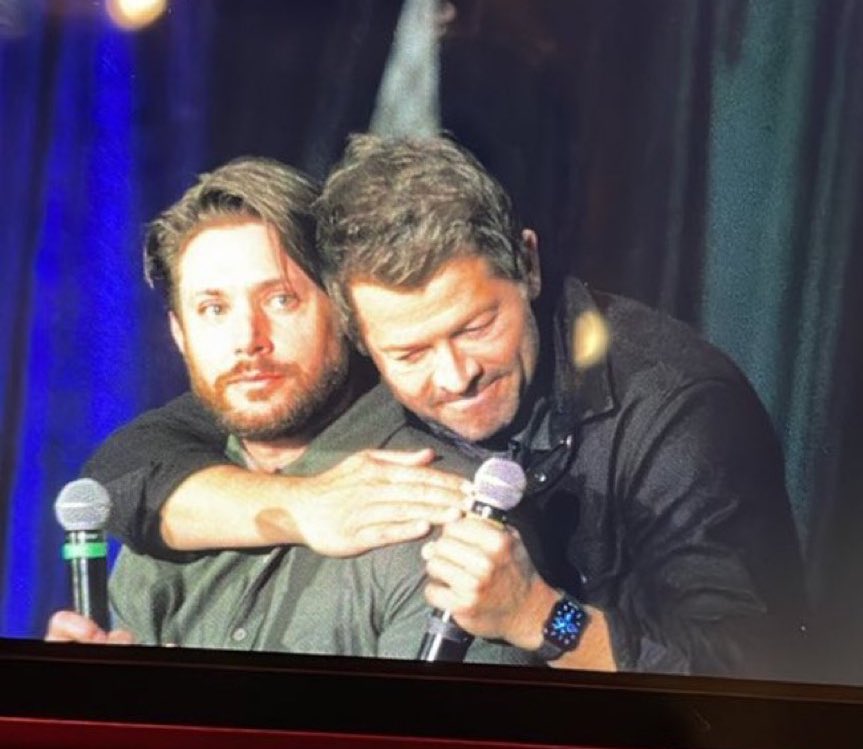 lnfourss's tweet photo. it’s literally a jensen and misha thing https://t.co/ZbriSpW6qN