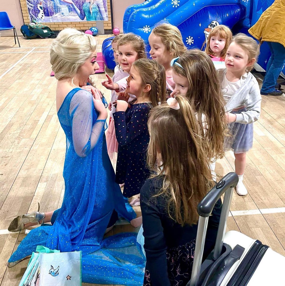 PartionP's tweet image. My favourite parties are ones where the children are dressed up &amp;amp; you can’t get a word in edgeways because they’re all want to speak to you❤️ 

Dwi’n caru’r partïon lle mae’r plant wedi gwisgo i fyny hefyd ac mae’n amhosib rhedeg y parti achos bod nhw gyd eisiau siarad hefo ti❤️