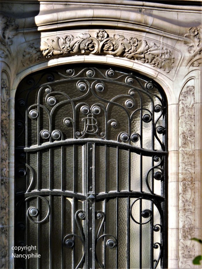 Du 40 au 52 Cours Léopold à #Nancy , on peut admirer des immeubles Art Nouveau dont voici quelques détails. Circuit visible avec précisions sur les architectes et commanditaires sur nancyphile.com/esc4