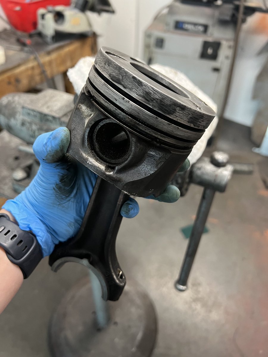 Clean up day…..
#sprinter #diesel #vanlife #sprintervan #piston