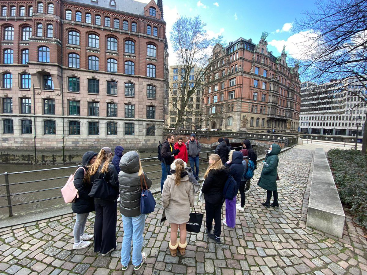 OrielHighSchool's tweet photo. Great pics from Germany today where our KS4 German students are in Hamburg as part of our German exchange program. Today's activities included a tour of the city &amp; braving the freezing temperatures.!!Everyone’s having a blast! 🇩🇪 💜 #PurplePalaceOnTour #OrielLanguages #ReturmTrip https://t.co/od0TSlo27y