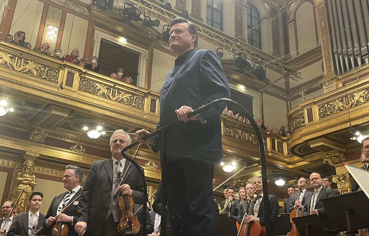 HoeppnerKV's tweet photo. #Bruckner 8 #Thielemann@Vienna_Phil beispiellose Symbiose:wo Worte fehlen-unbeschreibliche Verdichtung einmaliger Augenblicke. @WagnerFestival Scheideweg: Christian Thielemann muss wieder ein gestaltende Rolle spielen! @Musikverein @DMusikrat #Musikrat @DKRKultur @BundesKultur https://t.co/YhxwXUpto3