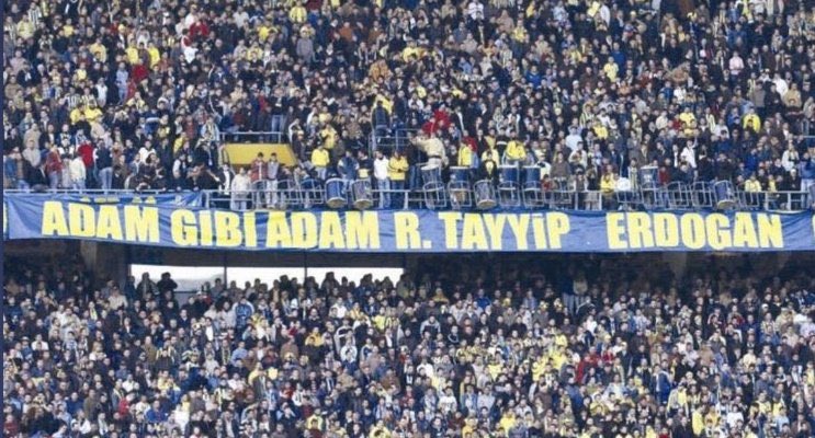 Fenerbahçe tribünlerinde bugüne dek atılmış en güzel slogan.