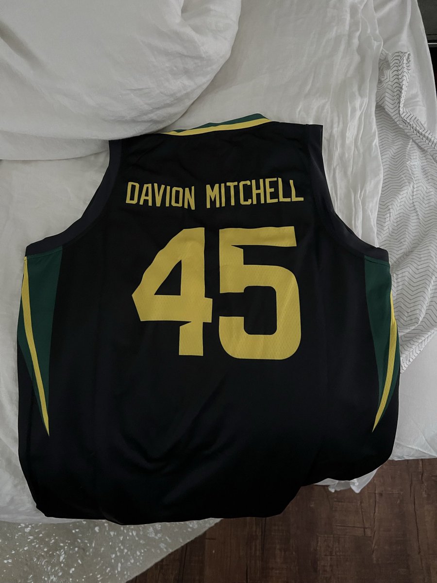realcamstuart's tweet photo. Got my Baylor jersey from China in the mail just in time for the game and…oh, dear Lord. https://t.co/zWme9WStuh