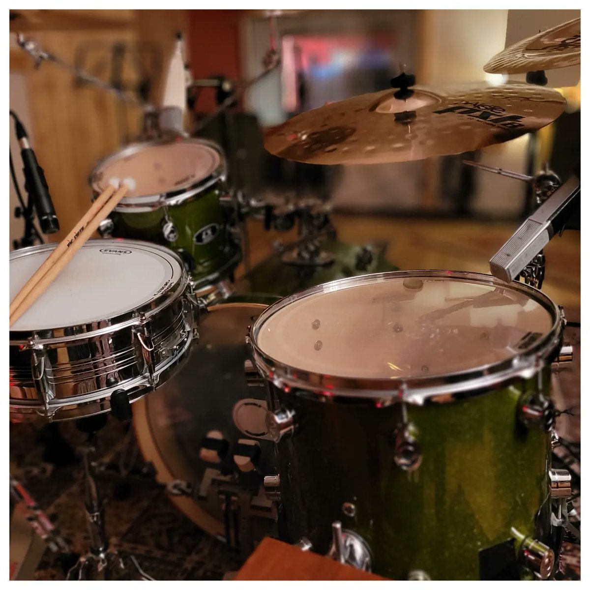 Element Studio tweet media