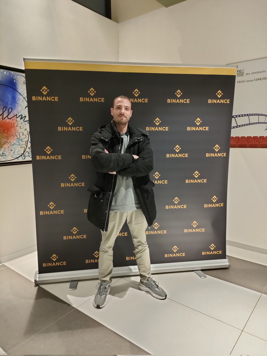 Bera_pegG's tweet photo. Datemi la felpa per favore vi pago, vi minaccio, vi estrorgo, mi faccio schiavizzare, farò qualsiasi cosa 
@BinanceItalian #binancemeetupitalia #BNB
@cz_binance ti prego, sono povero https://t.co/lPsvfc4DIV