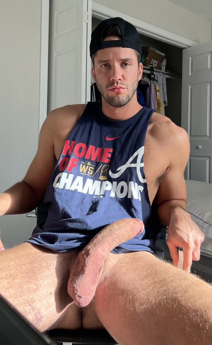 Sun kissing me https://t.co/eaUZjF8dbP