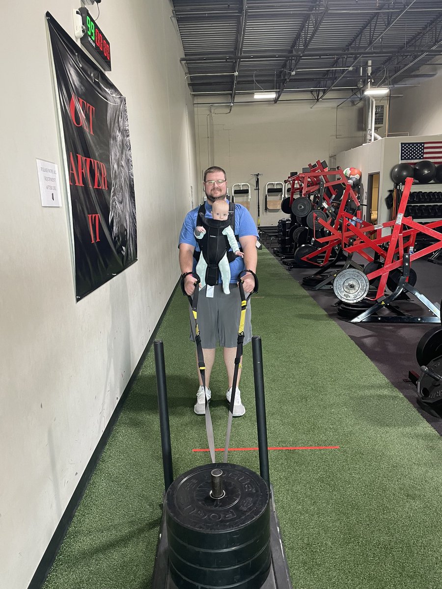 LUKE_TANK4's tweet photo. @RGIII  Saturday morning sleds with the boy for the boys @_willcompton https://t.co/lA6hcntNdu