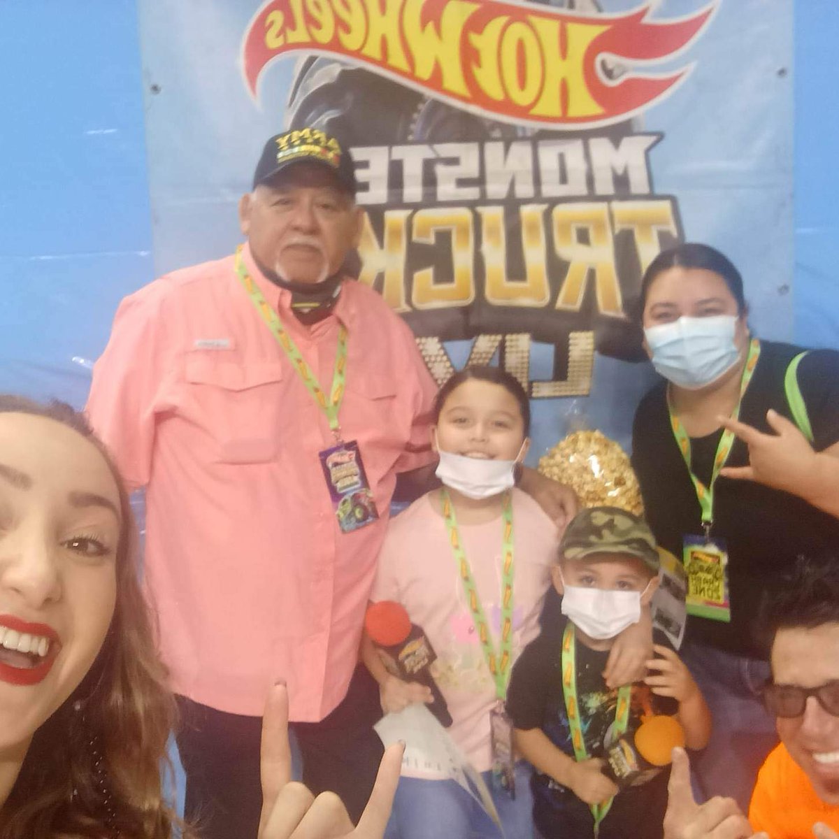 CoNfUsEdAnT956's tweet photo. Having Fun with Lilys and Ethan #hotwheelsmonstertruckslive https://t.co/FkKGzPOwHU