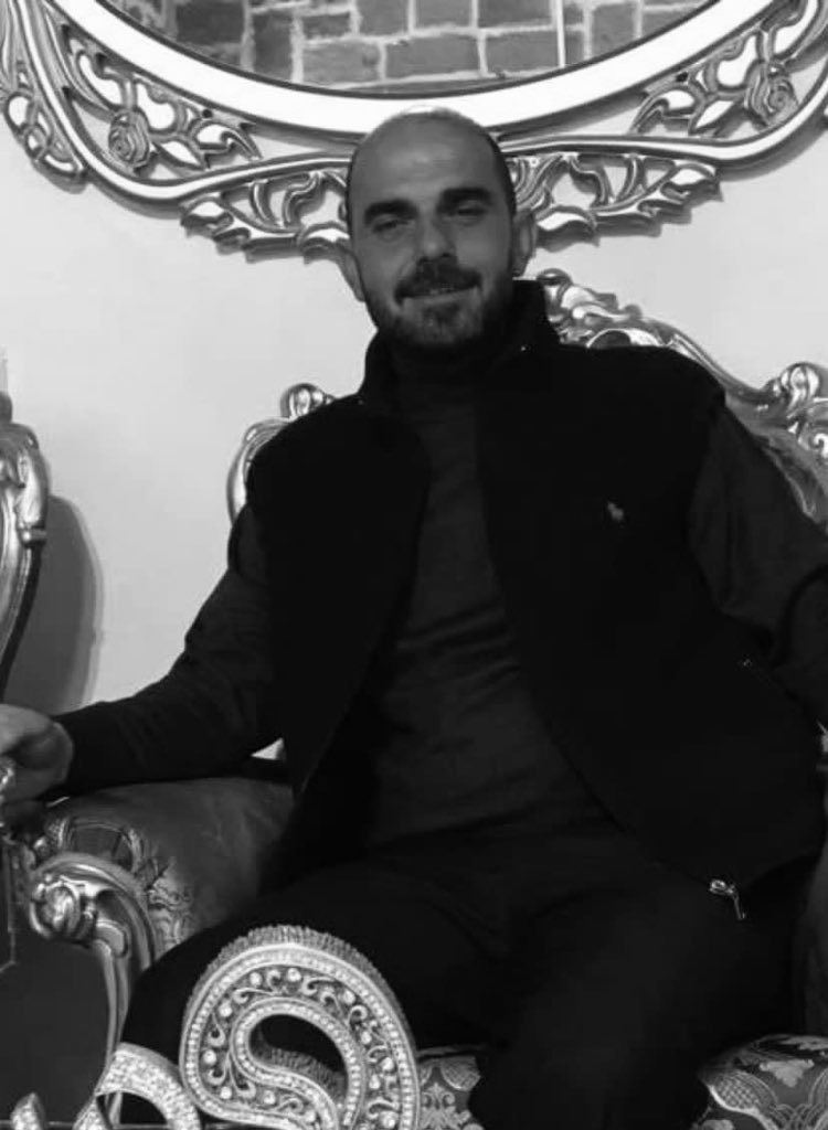 Tribünlerimizden Mehmet Peker'in vefat haberini teessür ile öğrendik.. 

Merhuma Allah'tan rahmet geride kalan acılı ailesi ve sevenlerine baş sağlığı diliyoruz.

#BekarEviÇocukları