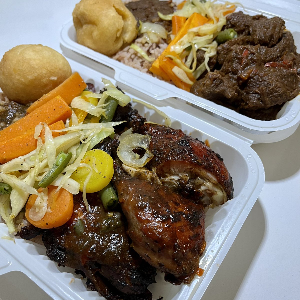 514eats's tweet photo. WAGWAN! Can never go wrong with Caribbean Food Factory, serving up delicious, affordable Pan-Caribbean classics such as jerk chicken & stew beef on rice ‘n’ peas next to their scrumptious dumpling. 🇯🇲❤️
.
#montreal #ndg #takeout #fave #caribbean #jamaican #jerkchicken #stewbeef https://t.co/cPjX5DWfEK