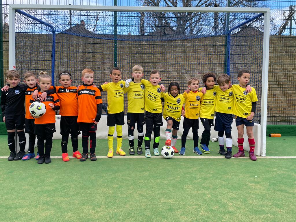BalhamBallers's tweet photo. A great afternoon of football with the 6s &amp; 7s against @SASAcademy 

Thanks for coming down! 

We have fixture availability for both age groups next Saturday 12 - 1PM 

DM if you'd like to play

#BalhamBallers
#TheBallersWay
#LearnPlayEnjoy https://t.co/a9qsVZhCut