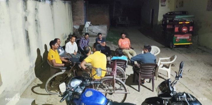 ABHISHARV100's tweet photo. आपसी बातचीत का एक मात्र माध्यम, प्रेम व अन्य विषयों पर चर्चा और इसी बहाने हर जुबां पर चाय की मिठास आज हमारे निज निवास में 🥰 🧡 https://t.co/VkZIFdtW0v