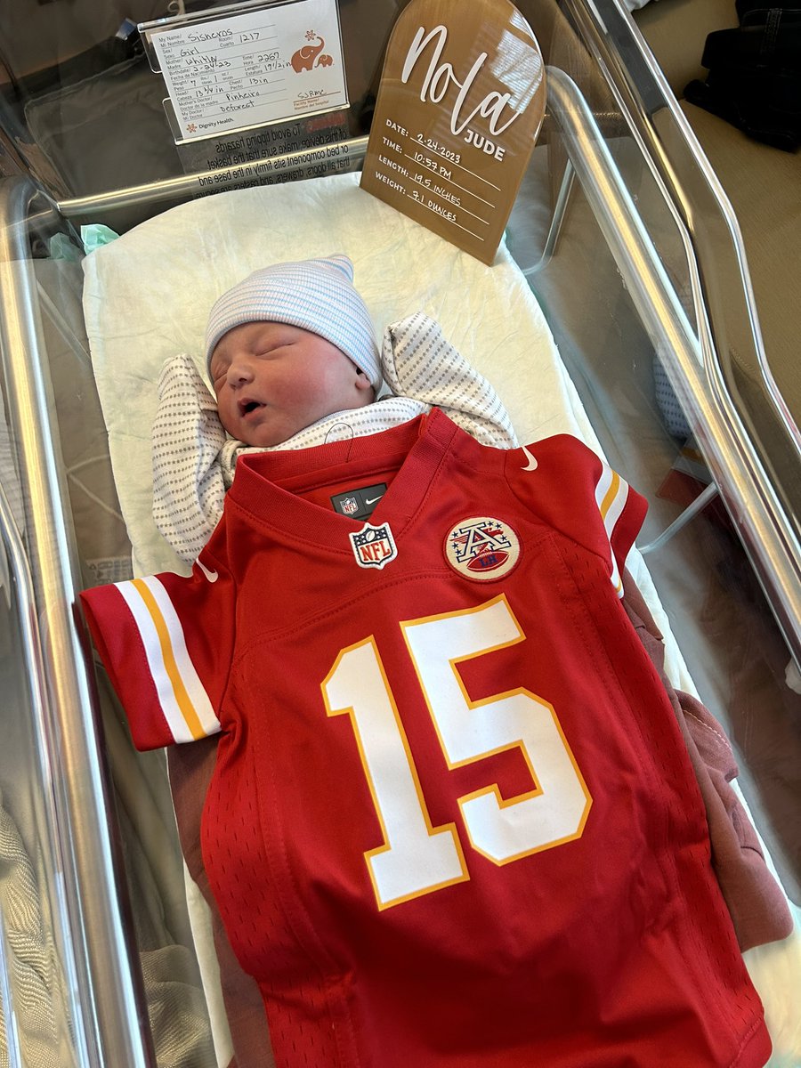 robear44's tweet image. #ChiefsKingdom !! We have a TOUCHDOWN KANSAS CITY! The wife wouldn’t let me put it all the on, plus it wouldn’t fit regardless. @tkelce @PatrickMahomes @chiefs @TeamJuJu @MecoleHardman4 @JustinqReid @StoneColdJones can I get a shout out for my baby girl Nola!?