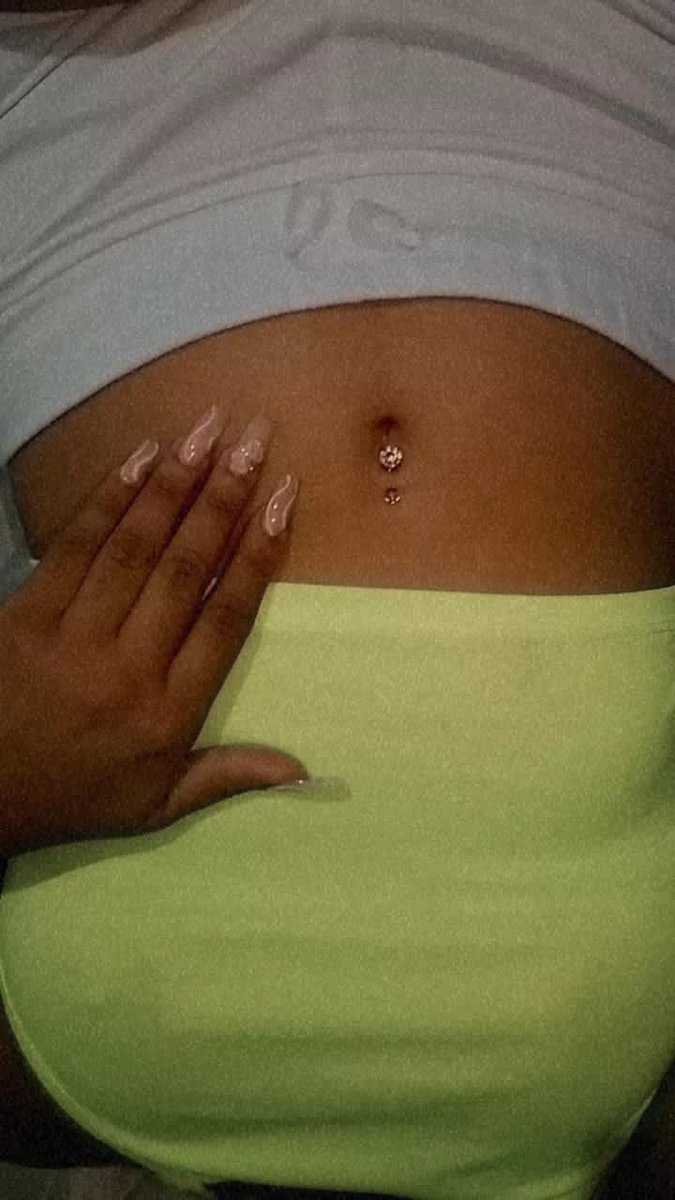 Mili_OF1's tweet photo. Would you kiss my beautiful navel?🥵😊
#abdome #onlyfans https://t.co/dWISN5I3Fg