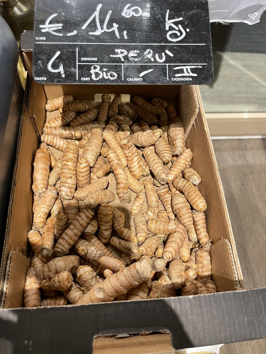 FrancescoDeBen8's tweet photo. Maledetti!
Al supermercato vendono larve essiccate di Trigligeridix Spumosa del Perù
Stanno distruggendo la cucina mediterranea https://t.co/Y78uMNrZ7A