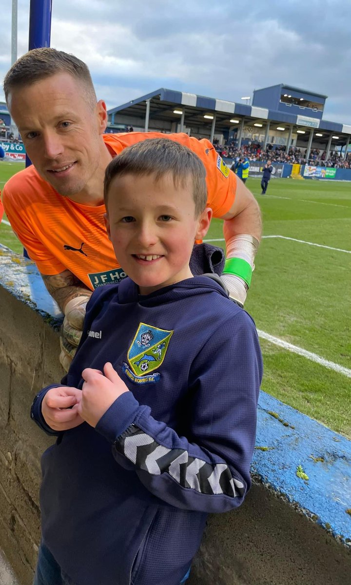 HelenMarr5's tweet photo. Thank you @paulfarman23 - cracking game @BarrowAFC 3 points 👍@JuniorsRovers https://t.co/FSMHzQb5tt