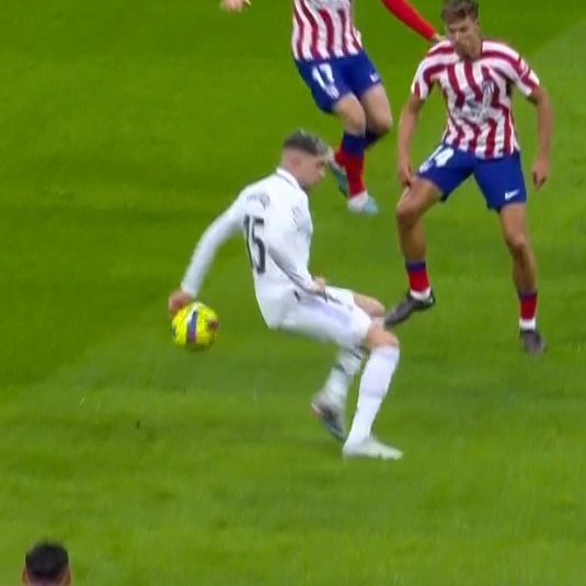 En el área del Atleti sería penalti a favor del Real Madrid y lo sabéis. #RealMadridAtleti