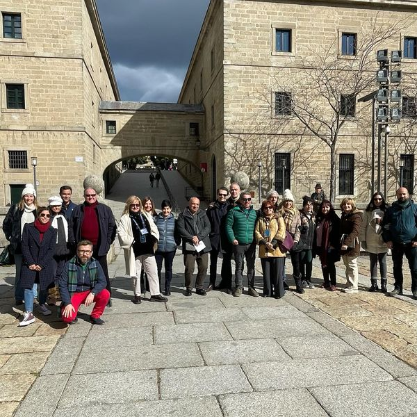 TurismoSLorenzo's tweet photo. 🤩 Hoy hemos disfrutado de la visita guiada solidaria ofrecida por Agasle (Asociación de Guías Acreditas de San Lorenzo De El Escorial) con motivo del #DIGT2023
Los alimentos recaudados irán a Cáritas Parroquial
¡Muchas gracias a todos! 👏👏
APIT Los Guías de Madrid
Agasle https://t.co/DD8JMWKnn8