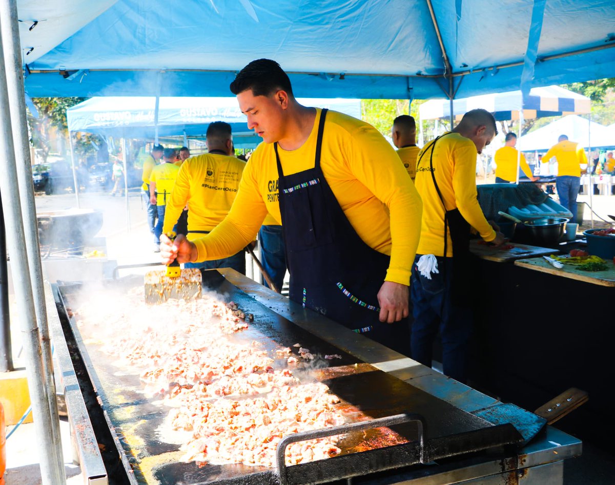 ✅️ Te invitamos al #MercaditoPenitenciario en el Redondel El Palmar de Santa Ana, para que puedas adquirir una amplia variedad de productos elaborados por privados de libertad (no pandilleros) en proceso de rehabilitación.
🕓 Estaremos hasta las 4:00 p.m.

#PlanCeroOcio