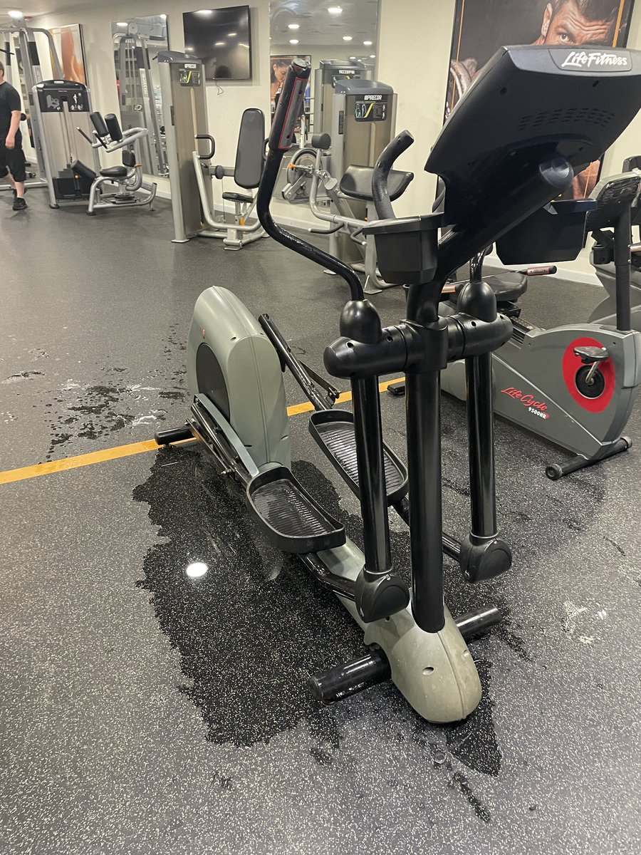 HighlightHump's tweet photo. Who was on this elliptical? 
Wrong answers only. https://t.co/JrMU1uygP9