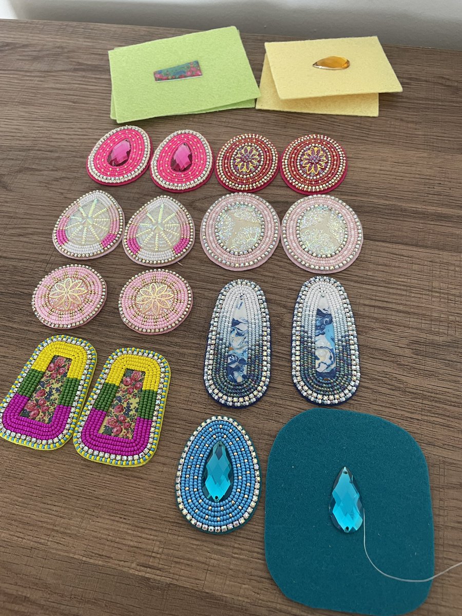 #SettlerSaturday: these aren't for sale (yet) but i would just like to promote myself. i'm working on all these earrings for my shop! if any of them catch your eye, don't be hesitant to follow me for any updates for this drop!! 

support Indigenous artists & #buynative ♡