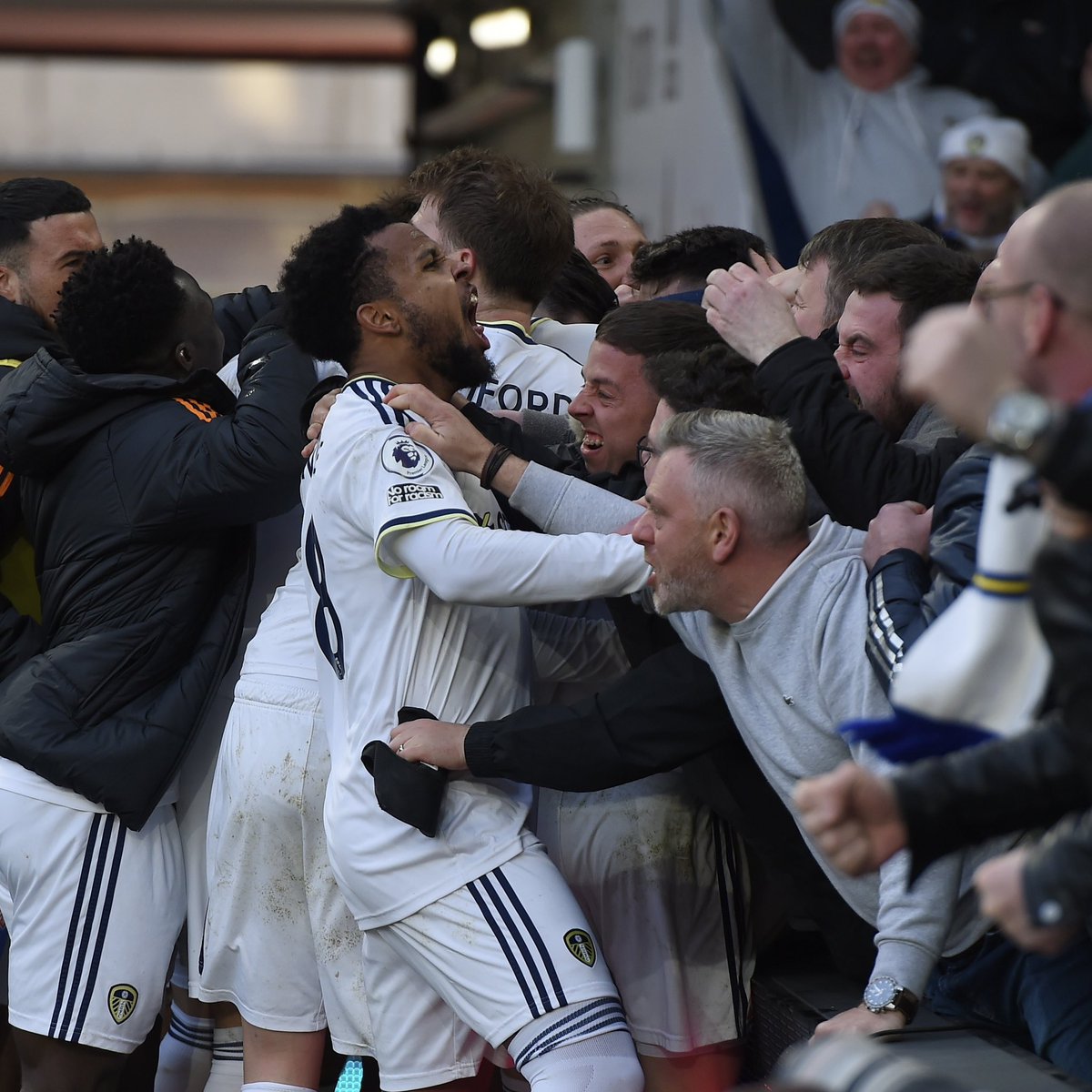 LUFC's tweet photo. 🤩 This team x Our fans https://t.co/qewojfcEW5