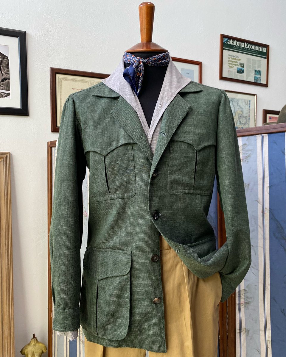 Santillo1970's tweet photo. An iconic piece that evoke the typical Mediterrean elegance.
Collared and fit developed and crafted exclusively by our artisans to confer it a charismatic character. 📜
#hopsack #jacket #knowhow #italiandandy #trouser #santillo1970 #handmade #Craftmanship https://t.co/YqAhBAnzVU