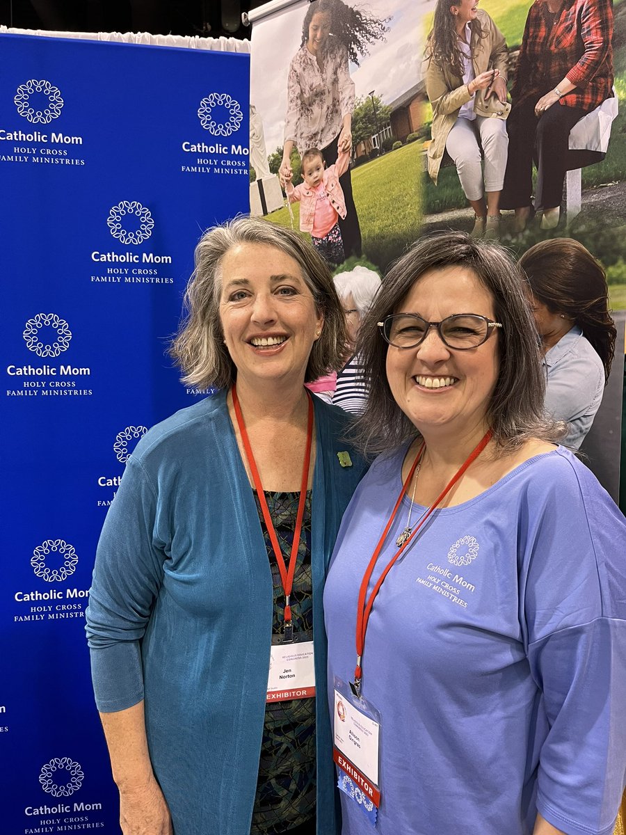 CatholicMomCom's tweet photo. We kicked off our Momcast morning with Catholic artist Jen Norton! #aveauthor #RECongress https://t.co/JdFQ12wwBu