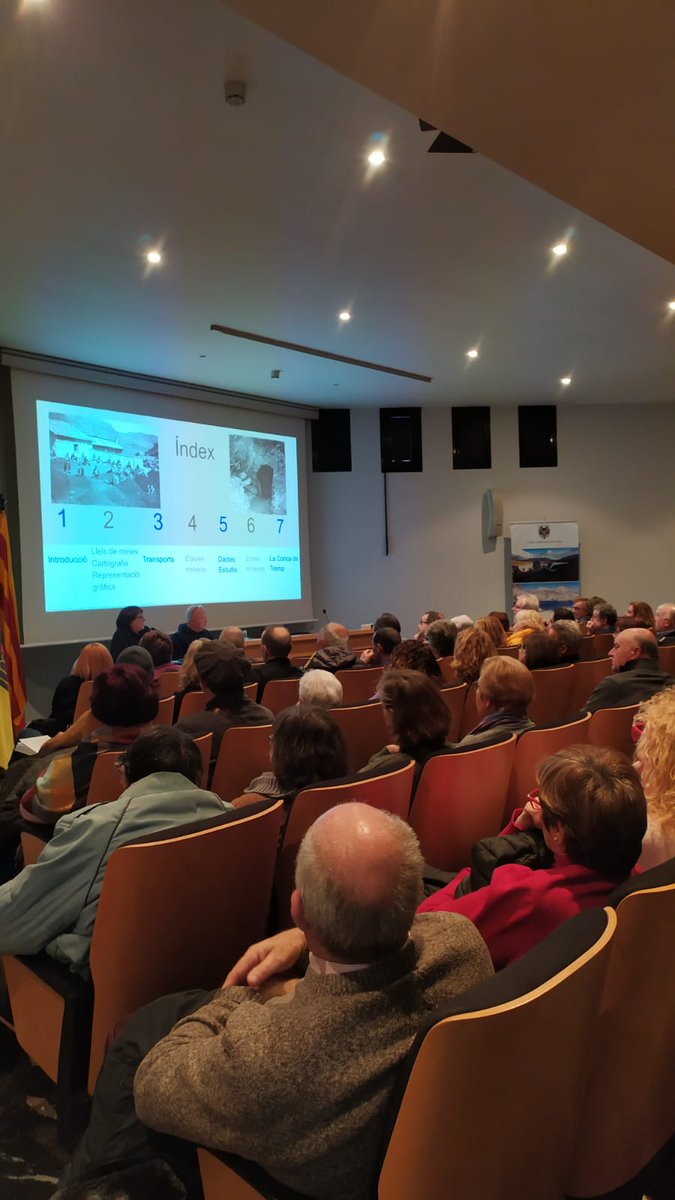 VisitJussa's tweet photo. Èxit d'assistència a l'auditori de l'#Epicentre que aquesta tarda a acollit la presentació del llibre "Mines i Miners" d' Eva Perisé i Miquel Bailac publicat per @garsineu_ed 
Moltes gràcies per l'assitència!👏🏽👏🏽 https://t.co/I1OLEDJgW7