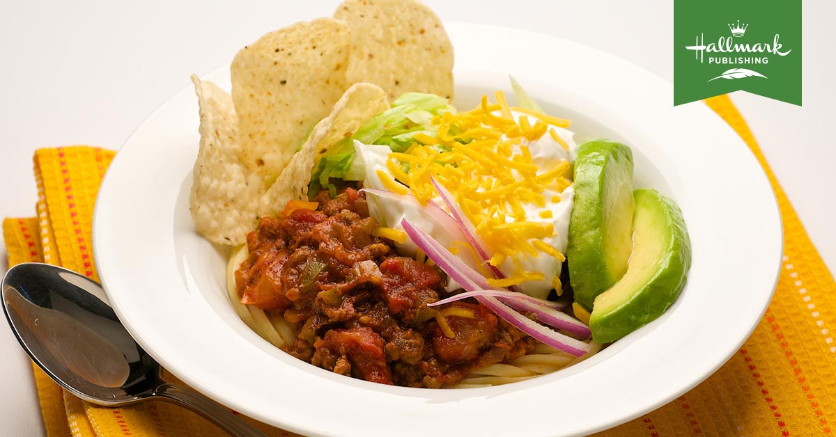 Happy #NationalChiliDay! Cold winter nights call for Cincinnati Style Chili! Found in the book #CHRISTMASATTHEAMISHMARKET.
 Available here: ow.ly/2Qkm50MBFnT