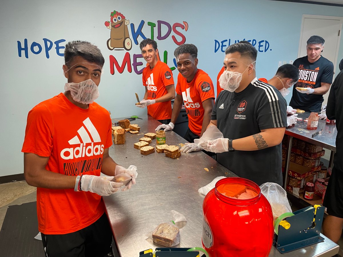 KidsMealsInc's tweet photo. Thank you to @HoustonDynamo and @houstondynamo2 for volunteering to feed hungry children! You can join @dynamocharities in the fight against childhood hunger here: https://t.co/VbQ30oWe6v https://t.co/IyUlbmOJaK