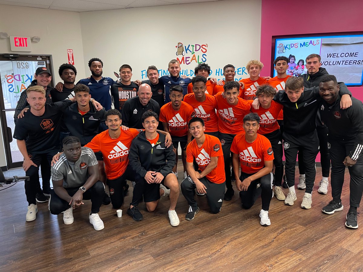 KidsMealsInc's tweet photo. Thank you to @HoustonDynamo and @houstondynamo2 for volunteering to feed hungry children! You can join @dynamocharities in the fight against childhood hunger here: https://t.co/VbQ30oWe6v https://t.co/IyUlbmOJaK
