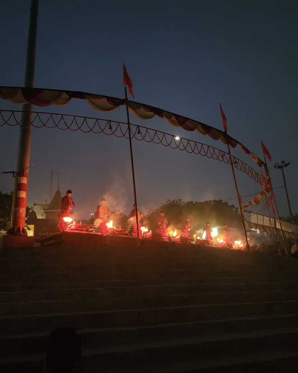 agrah3's tweet photo. Love how the city comes alive at night.
Hate how I can’t capture it in the amount of detail that I would’ve liked.
#WishIHadTheGalaxyS23
#LoveForS #Varanasi
#ShareTheEpic #SamsungMembers
#Samsung #Nightography
#withGalaxy
@SamsungIndia @SamsungMobile https://t.co/VK5zGgQYgw