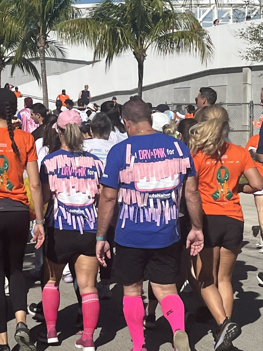 AutoNation's tweet photo. Greatness in action! Way to go, Team AutoNation. @TackleCancer #OneTeamOneFight #DRVPNK https://t.co/qJfzNxIaDH