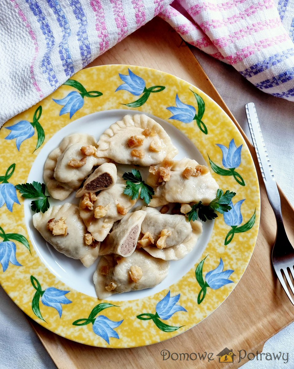 DomowePotrawy's tweet photo. PIEROGI Z WĄTRÓBKĄ 😋
https://t.co/Jg4tdbKldx
#DomowePotrawy #przepis #pierogi #obiad #blogkulinarny #recipes https://t.co/zYMRQpXfWE