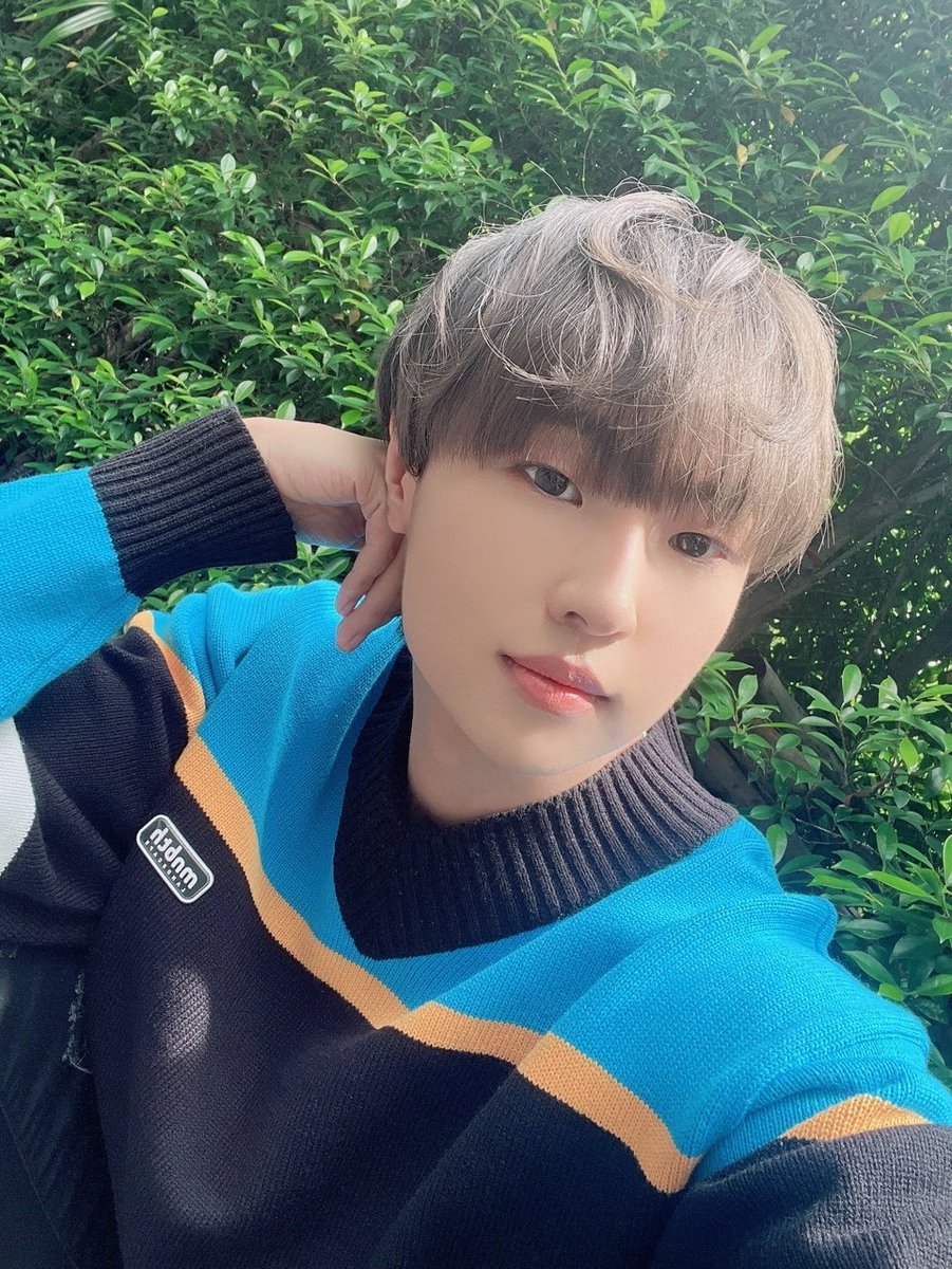 npomvtt's tweet image. GOLDEN BOY! Yunmin do NEWKIDD e THE7 está completando 22 aninhos, desejamos muito sucesso e felicidades nesse novo ciclo.

Feliz aniversário e que tenha um ótimo dia💙
HAPPY BIRTHDAY TO YUNMIN 
#OurCuteMINMINDay
#HAPPYYUNMINDAY