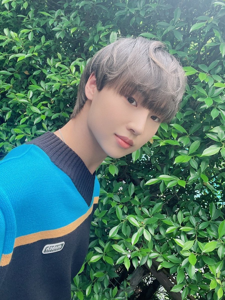 npomvtt's tweet image. GOLDEN BOY! Yunmin do NEWKIDD e THE7 está completando 22 aninhos, desejamos muito sucesso e felicidades nesse novo ciclo.

Feliz aniversário e que tenha um ótimo dia💙
HAPPY BIRTHDAY TO YUNMIN 
#OurCuteMINMINDay
#HAPPYYUNMINDAY