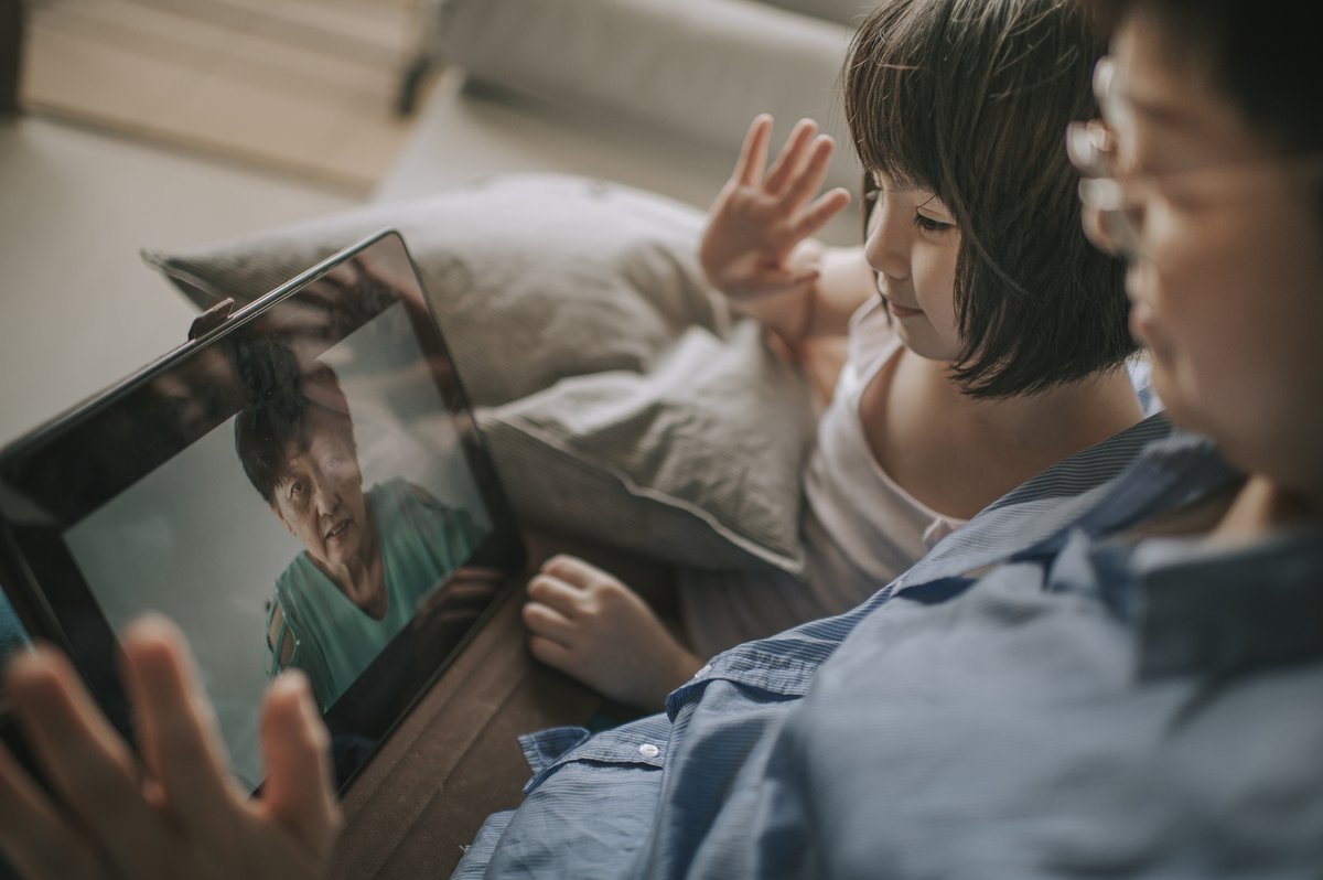 During heavy snow events, check on your family, friends and neighbours – especially those who live alone or are seniors: 
✔️ Make sure they have groceries and essential medication
✔️ Offer to help them with snow removal or hire a snow clearing service

ow.ly/UQnR50MYmMv