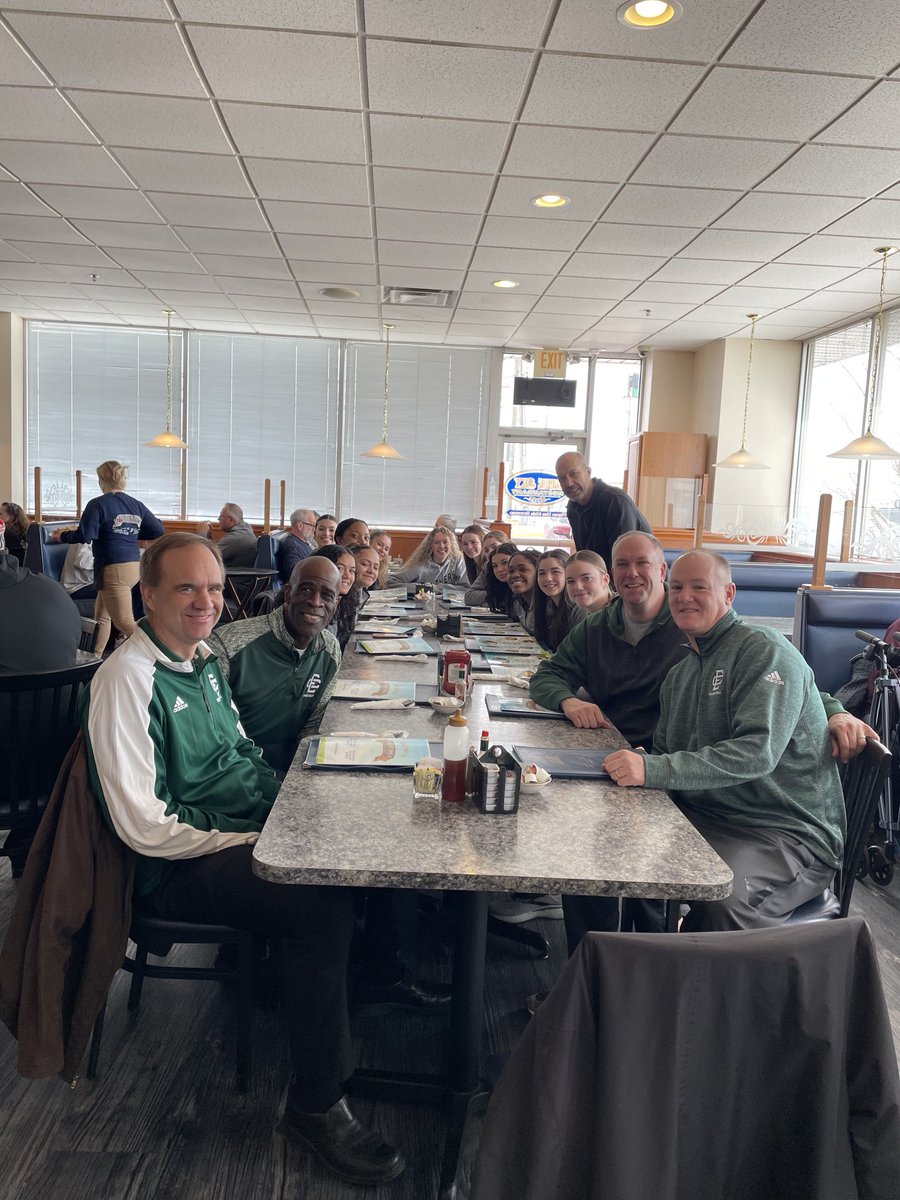 ecgirlsbb1's tweet photo. Thanks to the gentleman at Blue Sky Restaurant that secretly picked up our breakfast bill this morning #payitforward #weRec https://t.co/qrL1IaMPTJ